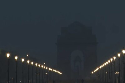 Delhi To Experience Light Rains on Monday; Mercury Drops Below 15 Deg C
