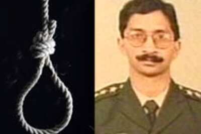 Col sent 'distress SMS' before suicide