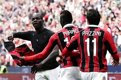 Balotelli boosts AC Milan's Champions League hopes