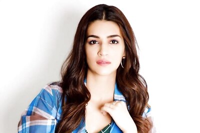 Violence is Not a Solution to Anything At All, Says Kriti Sanon on Anti-CAA Protests