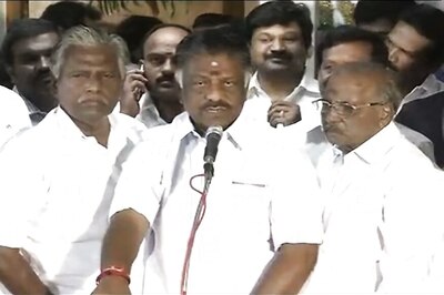 Sasikala vs Panneerselvam Live: Process to Probe Amma's Death Set in Motion, Says Panneerselvam