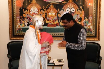 UP Polls: Inspired by PM Modi, Odisha Man Campaigns for BJP as 'Mahatma Gandhi'