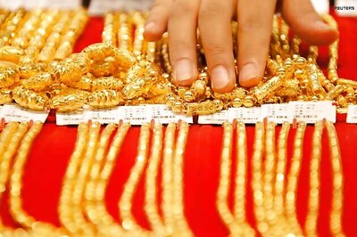 Gold prices hit yet another peak at Rs 30,420