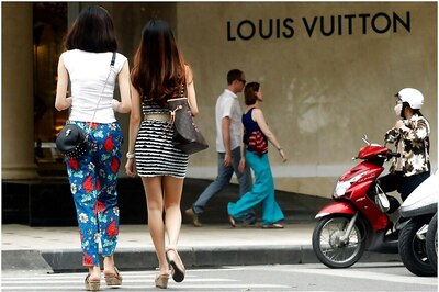 Women's Sexy Outfits May Reveal Status Anxiety, Says Study