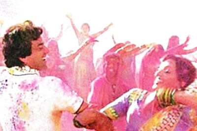 Holi 2022: Movies You Can Watch to Celebrate the Festival Of Colours