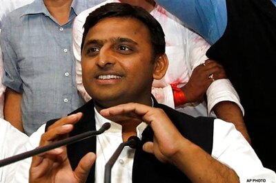 Akhilesh sacks UP minister for making sexist remarks