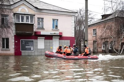 Russians Stage Rare Protest After Dam Bursts and Homes Flood Near Kazakh Border