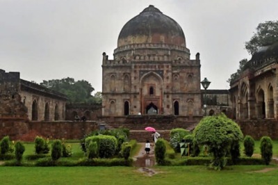 Overnight Rain, Gusty Winds Bring Mercury Down in Delhi