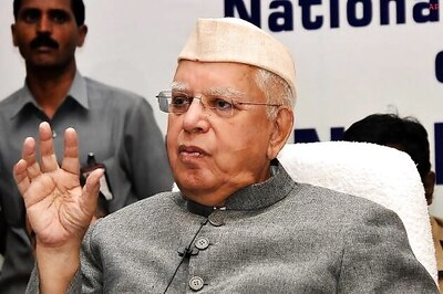 ND Tiwari plays down snub, says not unhappy with party leadership