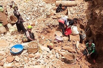 Congo Gold Miners Scour Rubble For Bodies After Cave-in