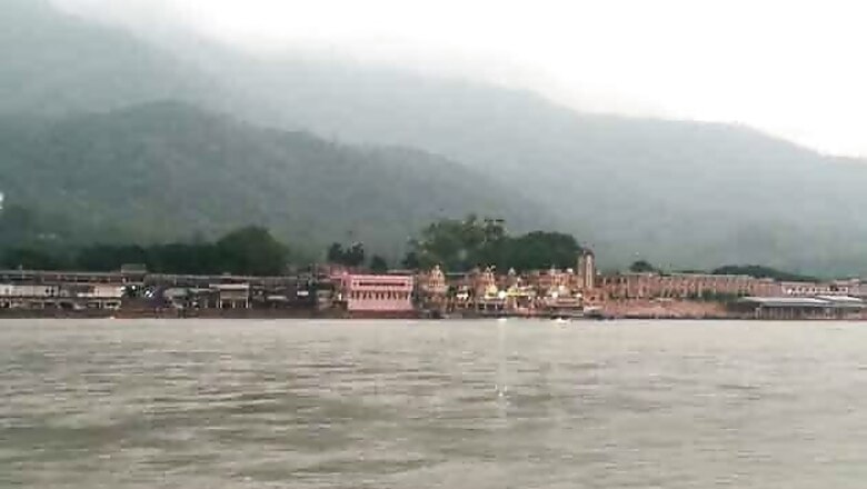 Snapshot: Tens of thousands flock to the upper reach of Ganga to beat the heat