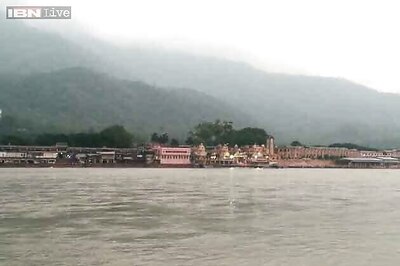 Snapshot: Tens of thousands flock to the upper reach of Ganga to beat the heat