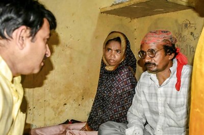 Unfed for Days, Beena, Mother of 3 Delhi Kids Who Died of Starvation, Sits Dazed as Visitors Come and Go