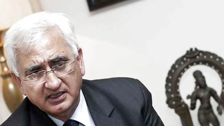 Khurshid asks Pak to 'seriously' consider Sarabjit's release