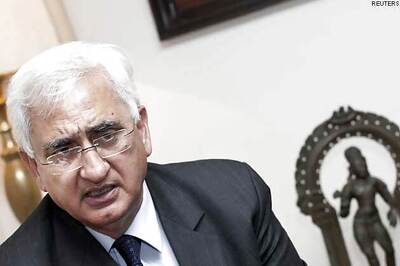 Khurshid asks Pak to 'seriously' consider Sarabjit's release