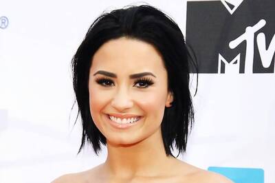 Demi Lovato Sings National Anthem at Mayweather vs McGregor Fight