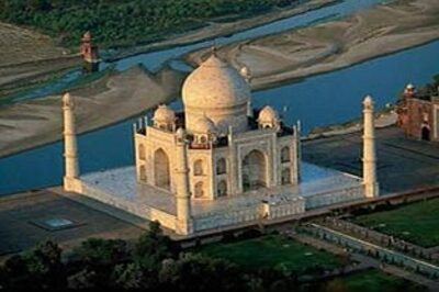 Meltdown, Mumbai attacks hit foreign tourist arrivals