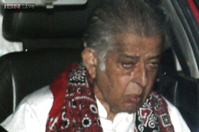 Shashi Kapoor discharged from hospital, recovering at home