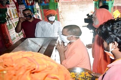 UP CM Yogi Adityanath Offers Prayers at Ram Lalla Shrine in Ayodhya