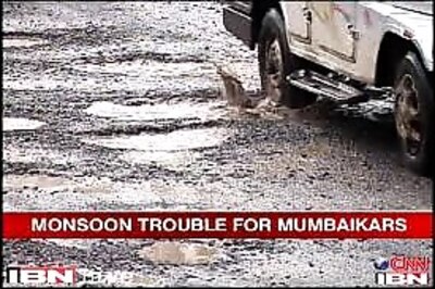 Potholes maligning Mumbai's image, says Athawale