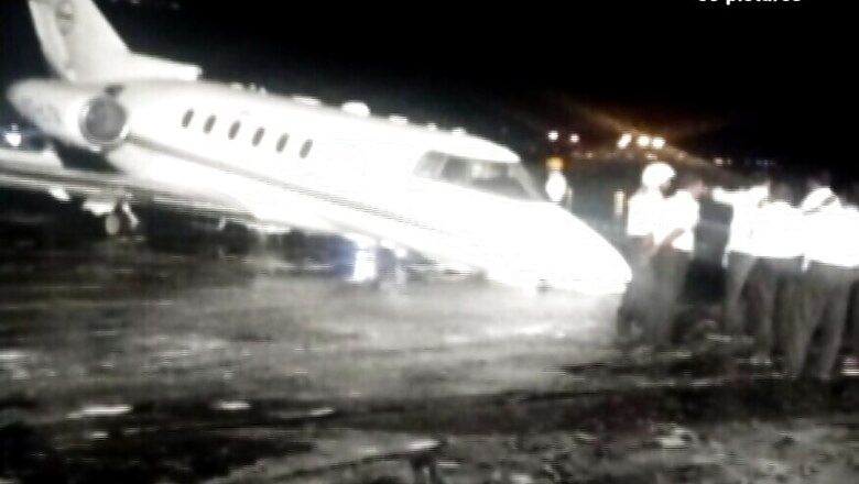 Nose Wheel of Private Aircraft Bursts While Landing, All Safe