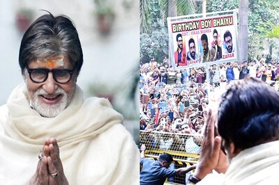Amitabh Bachchan Opens Doors of Jalsa To Meet Fans After Long Break, Says 'Yeh Pyaar, Har Ravivaar'