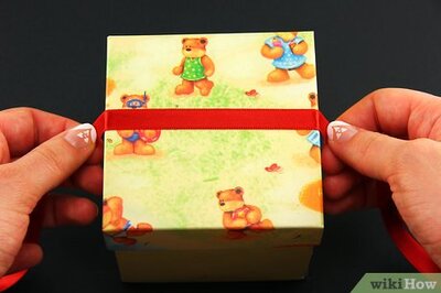 How to Tie a Gift Wrapping Bow