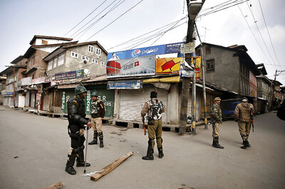Mufti Clamps Down on Media in Kashmir; Curfew Remains