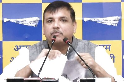 'Not Afraid of Any Thief or Corrupt:' AAP's Sanjay Singh Tears Delhi L-G's Defamation Notice on Camera | WATCH