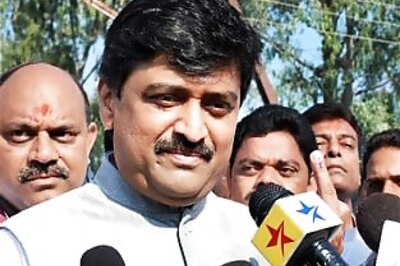 Maharashtra CM Chavan resigns ahead of swearing-in