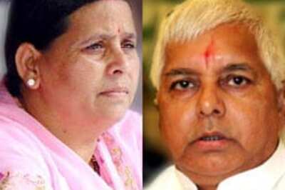 Bihar govt dares Lalu, Rabri's acquittal
