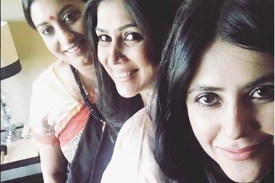 Ekta Kapoor Clicks Selfie With Smriti Irani and Sakshi Tanwar; Takes Us Back to The Era of Tulsi and Parvati