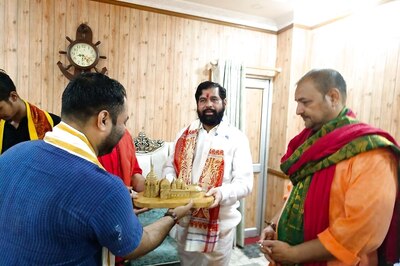 Rebel Shiv Sena MLAs Led By Eknath Shinde to Fly to a Neighbouring State of Maharashtra on Wednesday