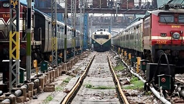 New Delhi-bound Poorva Express derails near Howrah, no injury