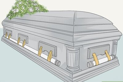 How Long After Someone Dies Is There a Funeral Service?