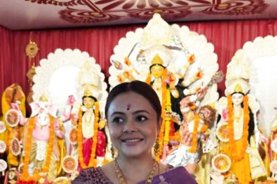 In Pics: Mom-To-Be Devoleena Bhattacharjee Enjoys Pandal Hopping With Husband Shanawaz Shaikh