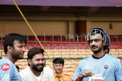 Rishabh Pant Visits Delhi Capitals' Training Session at M Chinnaswamy Stadium Ahead of RCB Clash: See Photos