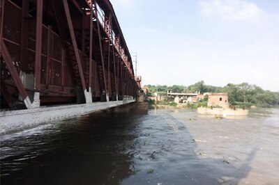 Yamuna Flowing Close Warning Mark in Delhi But Water Level Gradually Receding