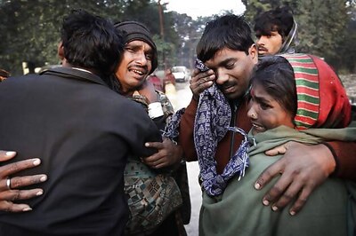 Allahabad railway station stampede: Akhilesh Yadav meets injured