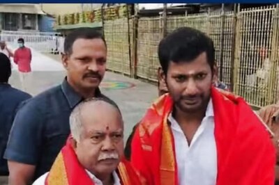 Actor Vishal Visits Tirupati Temple To Pray For Mark Antony’s Success