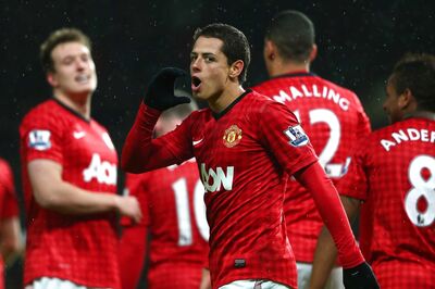 Hernandez brace helps Man United ease past Fulham