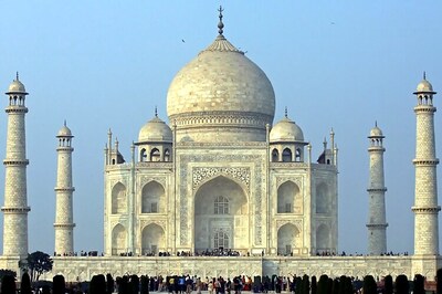 Japanese tourist dies while taking selfie at Taj Mahal