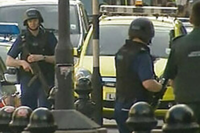 Police shoot-out erupts in London suburb