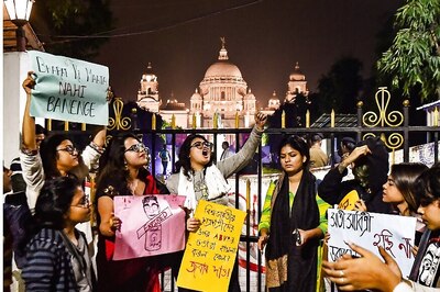 Students Protest Outside Victoria Memorial as BJP MP Swapan Dasgupta Addresses Kolkata Literary Meet