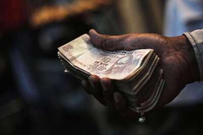 Rupee Slips 19 Paise to 71.47 against US Dollar in Early Trade