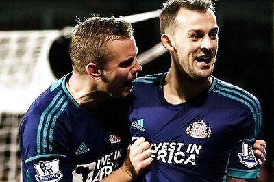 Sunderland beat 10-man Fulham 3-1