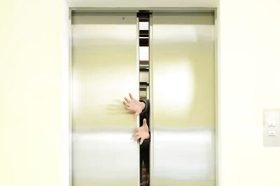 This ‘Conversation’ Between Man, Stuck In Lift, And A Bot Is Hilarious