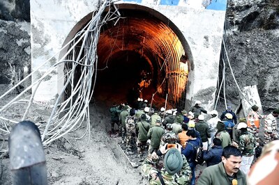 Uttarakhand Tragedy: Toll Up to 26; Night-long Rescue Op Mounted for Over 30 Workers Trapped In Tunnel