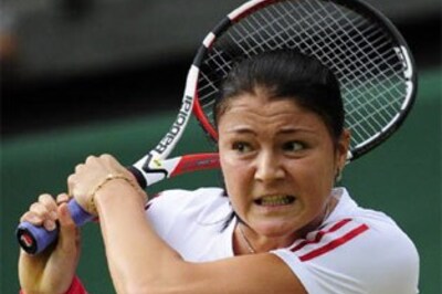 Safina downs Mauresmo, Hewitt wins epic marathon