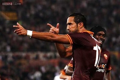 Roma crush Bologna 5-0 to return top of Serie A